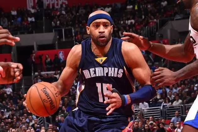 借雷恩中场 借雷恩中场