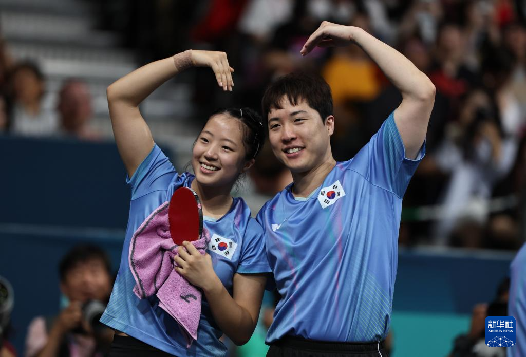 在对抗与冲 在对抗与冲